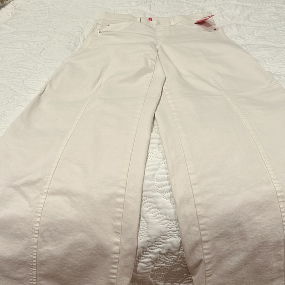 NWT SPANX seemed front white leg ecru color jeans.  M/M/M regular length - Picture 2 of 6